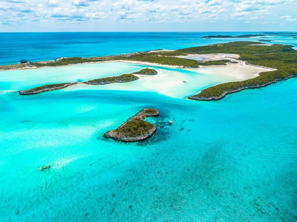 charter catamaran in bahamas